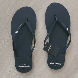 Abercrombie Fitch NWT Kids Dark Blue Flip Flops Girls Large 7/8 Summer Logo Swim